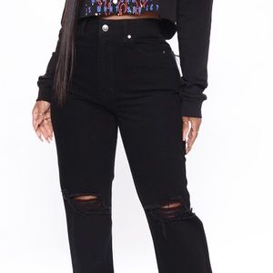 Black fashion nova jeans size 7 too bug never worn with tags
